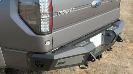 Addictive Desert Designs 10-14 Ford F-150 Raptor HoneyBadger Pare-chocs arrière avec crochets de remorquage