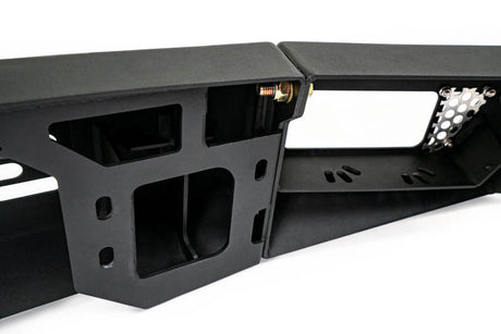 Pare-chocs DV8 Offroad 2021+ Ford Bronco - Peut accueillir une barre lumineuse à double rangée de 20 pouces et (4) supports d'éclairage pour pod de 3 pouces