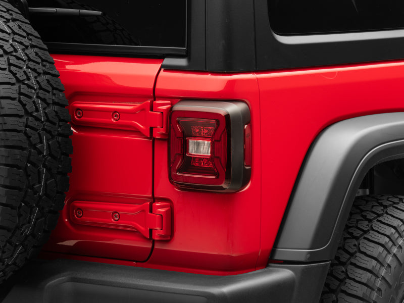 Feux arrière à LED Raxiom 18-22 Jeep Wrangler JL - Boîtier noir - Lentille rouge