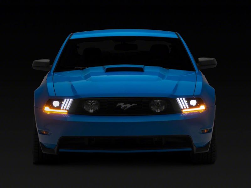Phares de projecteur à LED Raxiom 10-12 Ford Mustang SEQL, clignotants - Boîtier noir (lentille transparente)