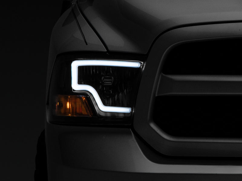 Phares à LED Raxiom 09-18 Dodge RAM 1500 - Boîtier noir (lentille transparente)