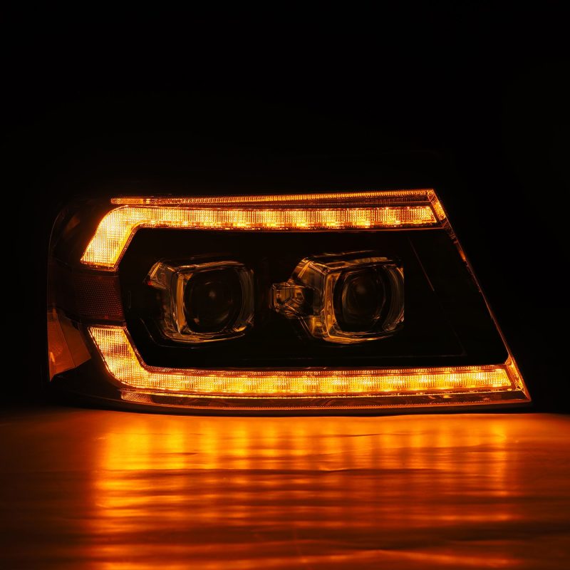 AlphaRex 04-08 Ford F-150 (No 2004 Heritage) LUXX-Series LED Proj HL Alpha-Blk avec Actv Lgt / Seq. Signer