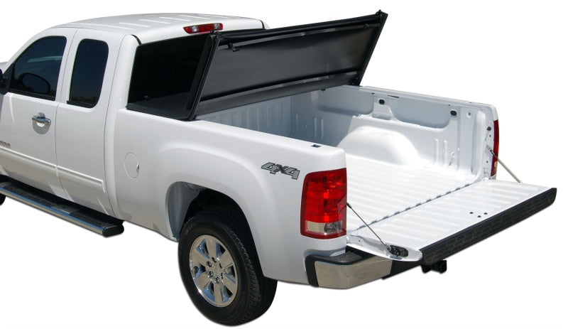 Tonno Pro 04-15 Nissan Titan 6,7 pieds (avec kit de chenilles utilitaires 42-498) Couvre-tonneau pliable en trois parties Tonno Fold