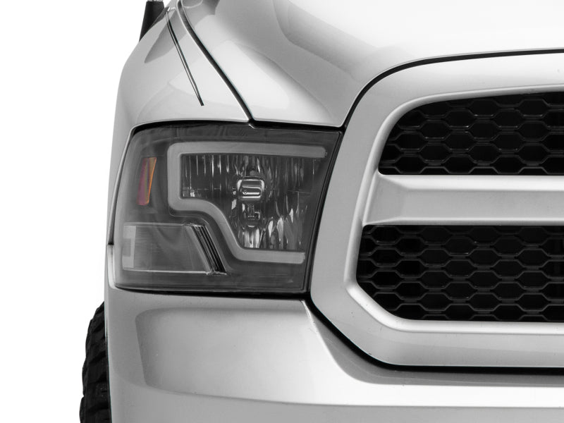 Phares à LED Raxiom 09-18 Dodge RAM 1500 - Boîtier noir (lentille transparente)