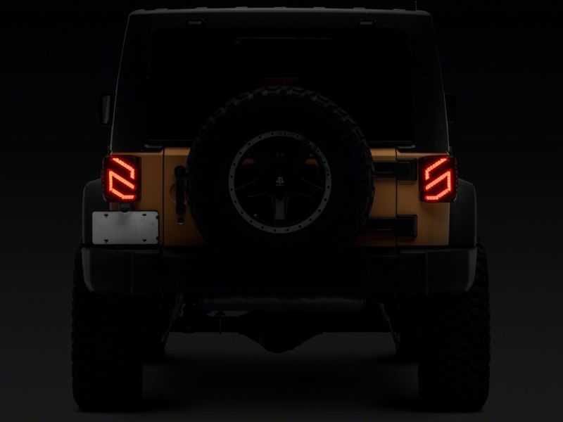 Feux arrière à LED Raxiom 07-18 Jeep Wrangler JK Axial Series Trident - Boîtier noir (lentille fumée)