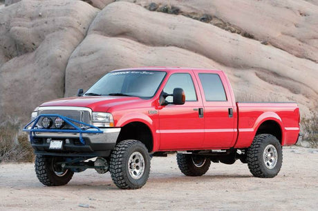 Fabtech 05-07 Ford F250 4WD avec surcharge d'usine 6 pouces 4Link Sys avec bobines et Dlss Sh Ks