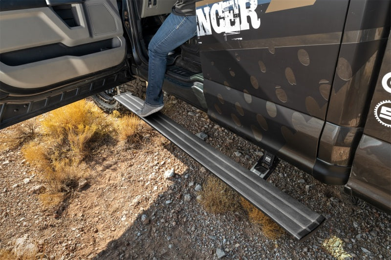 AMP Research 19-21 Chevrolet Silverado 1500 à cabine allongée/cabine double PowerStep Smart Series