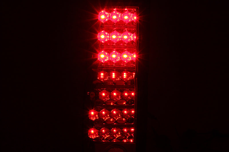 ANZO 1986-1997 Feux arrière à LED Nissan Hardbody Rouge/Clair