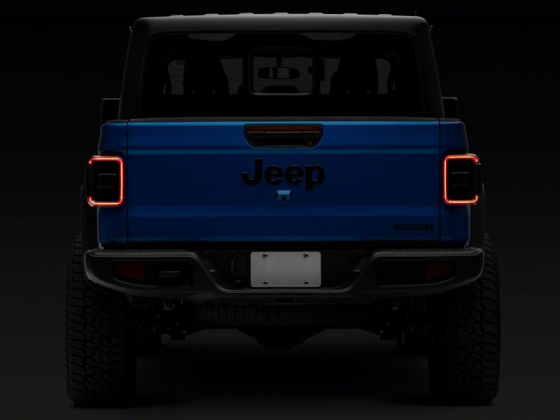Feux arrière à LED Raxiom 20-23 Jeep Gladiator JT Axial Series - Boîtier noir (lentille fumée)
