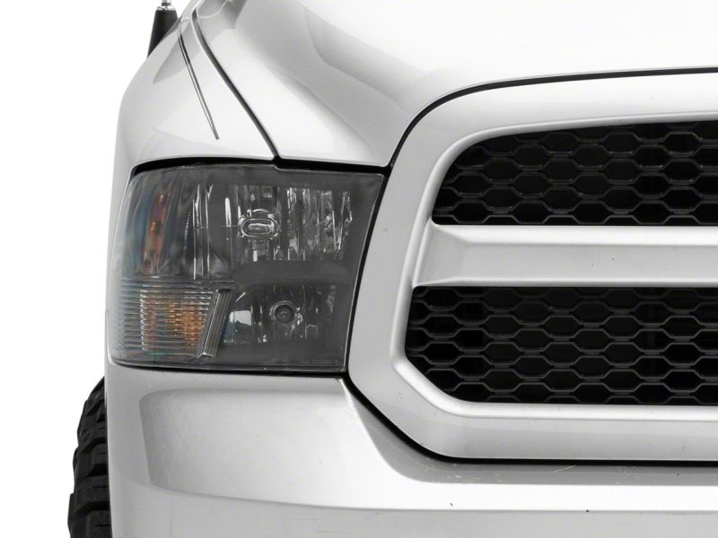Phares Raxiom 09-18 Dodge RAM 1500 Axial Series de style européen avec boîtier noir à double ampoule (lentille transparente)