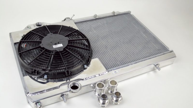Radiateur entièrement mince CSF 96-07 Mitsubishi Evo 4/5/6/7/8/9 avec ventilateur et carénage de 12 pouces/-16AN et raccord à enfiler