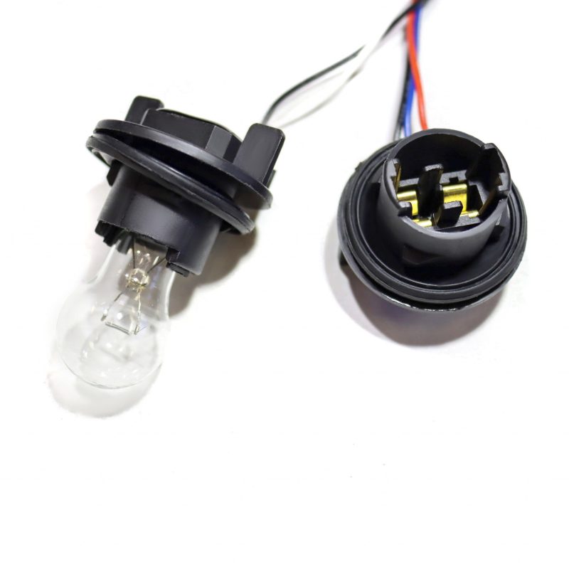 Adaptateur de câblage AlphaRex 18-20 Ford F-150 OEM vers convertisseur de feu arrière AlphaRex (requis 18-20 Ford F-150)