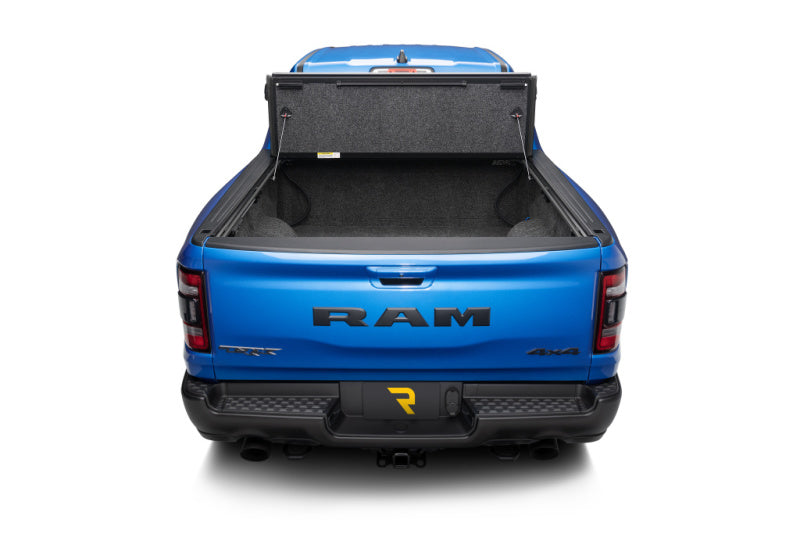 UnderCover 09-18 Ram 1500 (sans Rambox) (19+ Classic) Housse de caisse Ultra Flex de 5,7 pieds - Finition noir mat