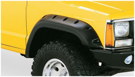 Bushwacker 84-01 Jeep Cherokee Cutout Style Flares 4 pièces pour utilitaire sport 2 portes uniquement - Noir