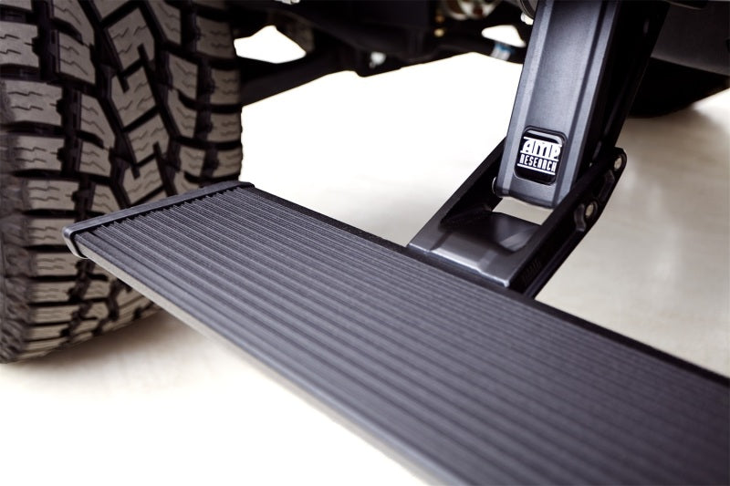 AMP Research 19-22 Ram 1500 Crew Cab PowerStep Xtreme - Noir (avec éclairage de style OEM)