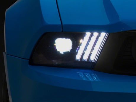Phares de projecteur à LED Raxiom 10-12 Ford Mustang SEQL, clignotants - Boîtier noir (lentille transparente)