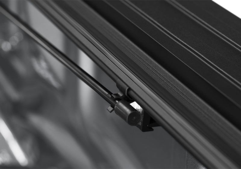 BAK 21-22 Ford F-150 (y compris Lightning 2022) BAKFlip MX4 5,7 pi Couvre-caisse - Finition mate