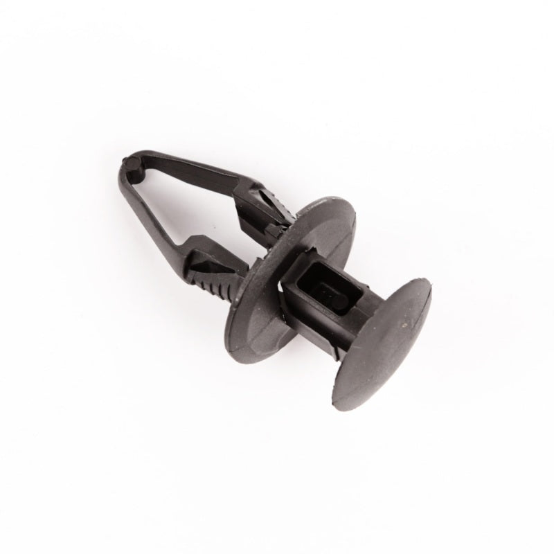 Clip de goupille de poussée Omix pour pare-chocs intérieur de garde-boue - 00-06 Jeep TJ