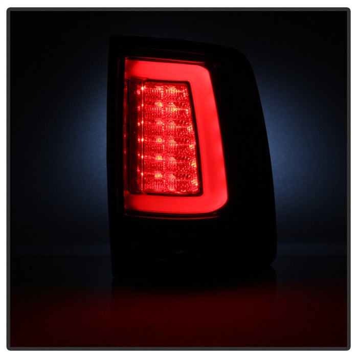 Feux arrière à DEL Spyder 13-14 Dodge Ram 1500 - Rouge transparent ALT-YD-DRAM13V2-LED-RC