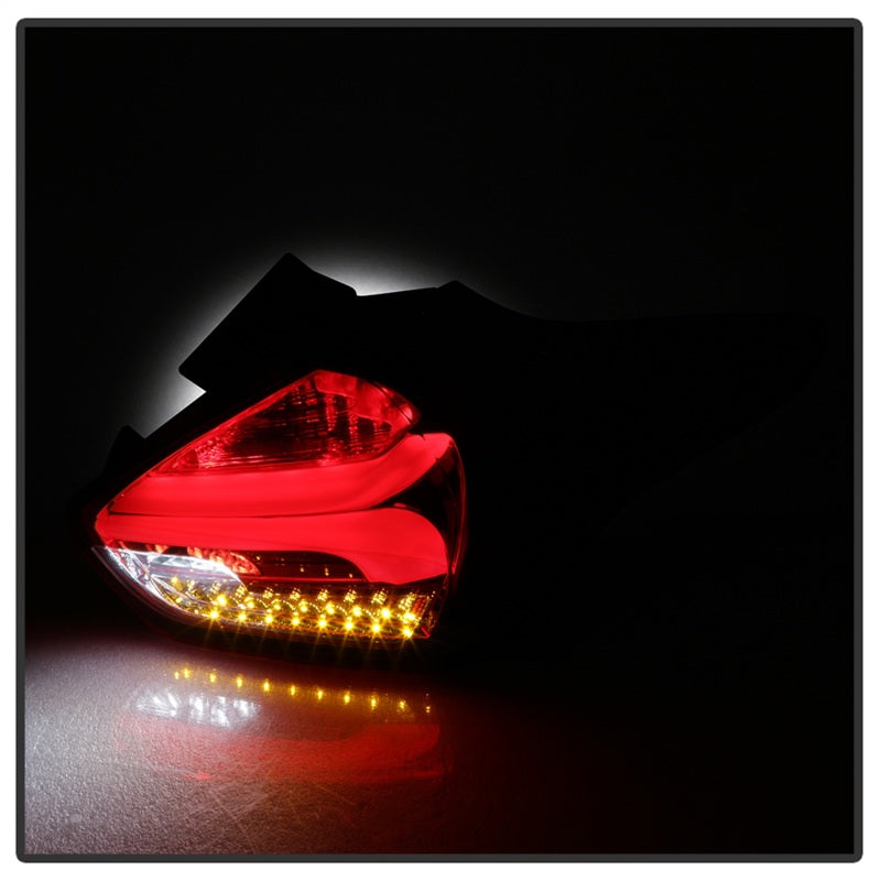 Feux arrière à LED Spyder 15-17 Ford Focus Hatch avec clignotant/marche arrière - Clr rouge (ALT-YD-FF155D-LED-RC)