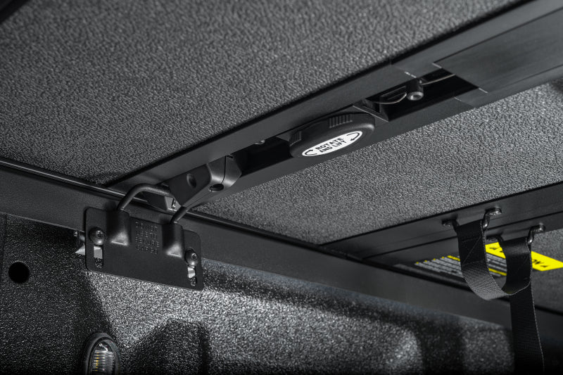 Extang 21-23 Ford F-150 (caisse de 6 pi 7 po) ALX à pliage solide