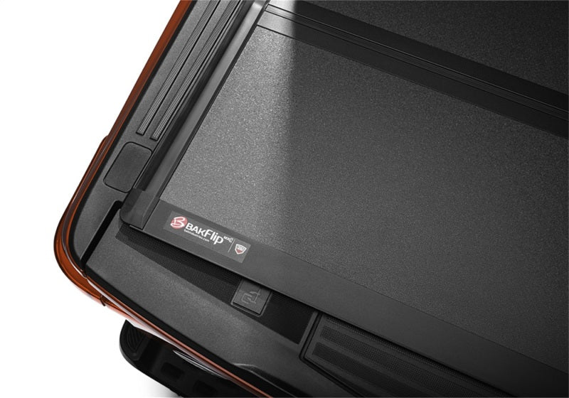 BAK 21-22 Ford F-150 (y compris Lightning 2022) BAKFlip MX4 5,7 pi Couvre-caisse - Finition mate