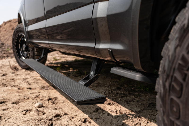 AMP Research 19-22 Ram 1500 Crew Cab PowerStep Xtreme - Noir (avec éclairage de style OEM)