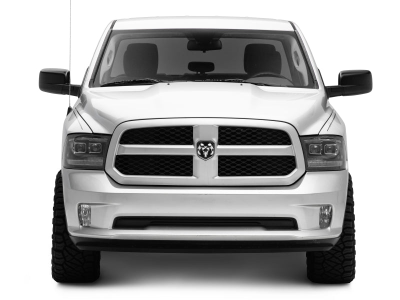 Phares de projecteur à LED Raxiom 09-18 RAM 1500 avec clignotants Switchback - Boîtier noir (lentille transparente)