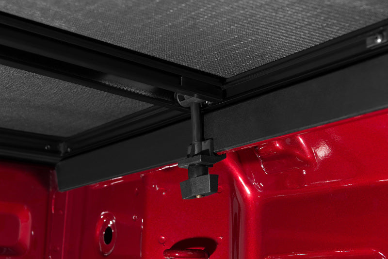 Lund 19-23 Chevrolet Silverado 1500 Genesis Elite à trois volets avec caisse de 6,5 pieds - Noir