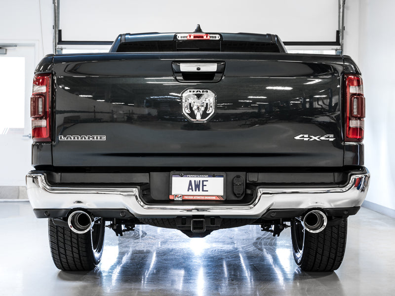 AWE Tuning 19-21 RAM 1500 5.7L (avec découpes) 0FG Échappement Cat-Back à double sortie arrière - Embouts chromés argentés