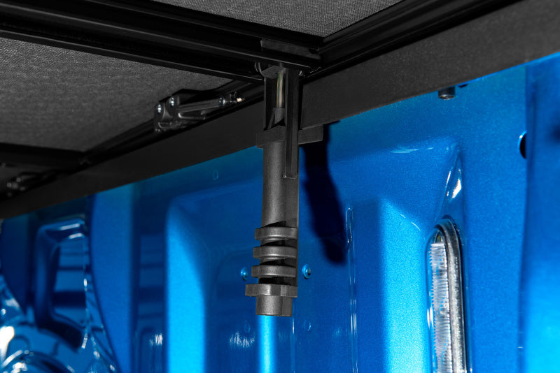 Couvre-caisse pliable en trois parties Genesis Elite pour Ford F-250 Super Duty (caisse de 6,5 pi) de Lund 99-17 - Noir