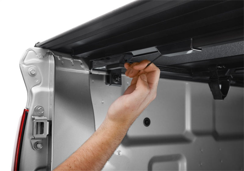 Nissan Frontier 2022 BAKFlip MX4 avec caisse de 6 pieds et finition mate