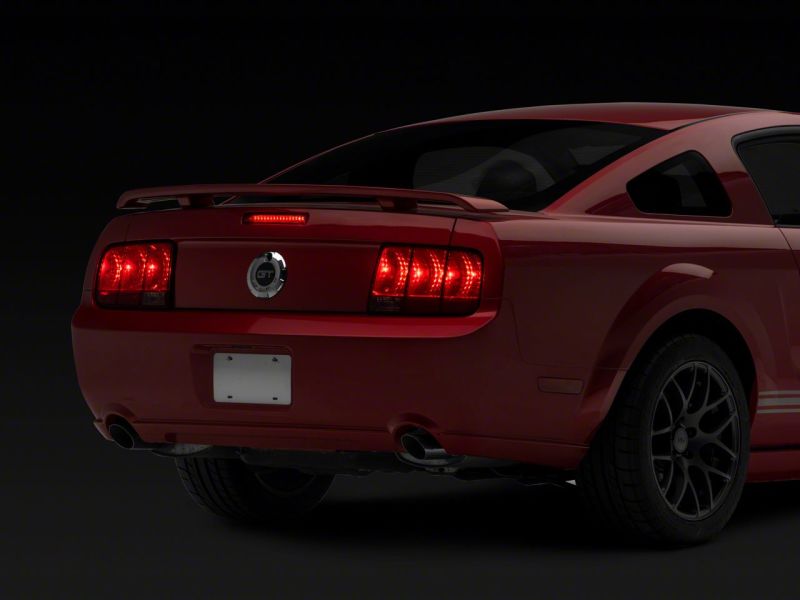 Troisième feu stop à LED Raxiom 05-09 Ford Mustang Axial Series - Lentille rouge