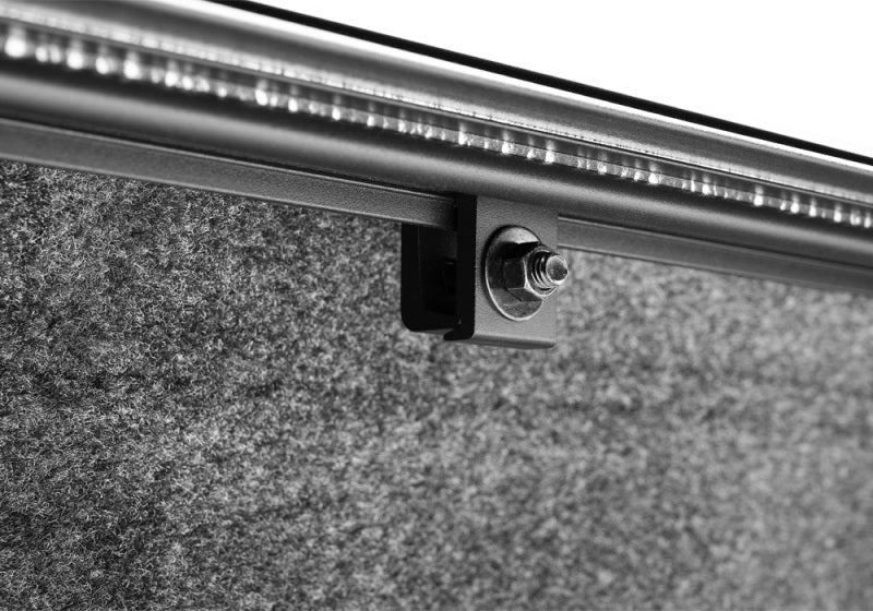 Dodge Ram BAK 12-18 (Classic 19-21) avec couvre-caisse Ram Box Revolver X4s de 6,4 pieds (nouveau style de carrosserie 2020)