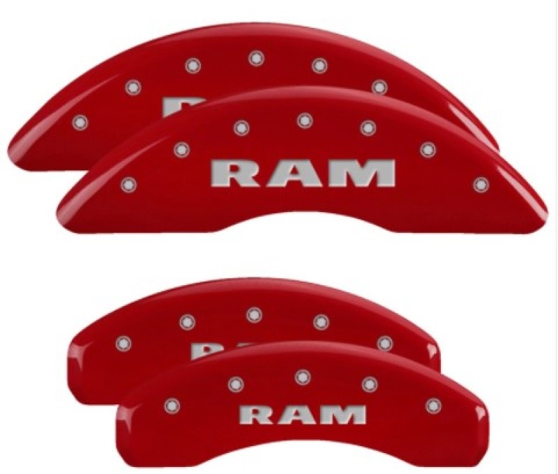 Couvre-étriers MGP 4 gravés à l'avant et à l'arrière 2019 Ram 1500 Finition rouge Logo RAM argenté